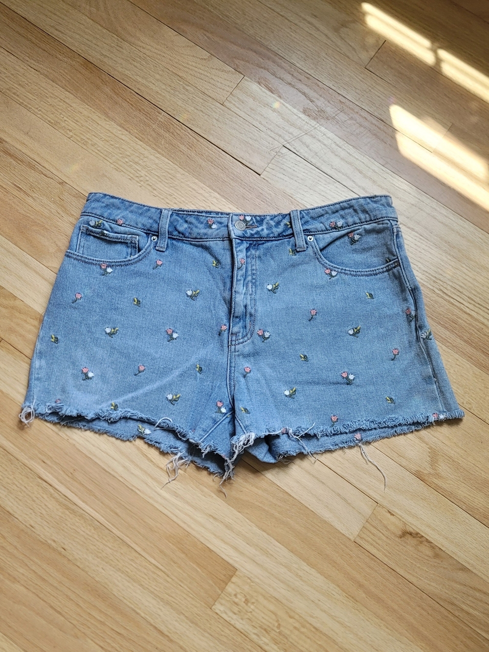 Time and Tru Light Blue Denim Shorts with Embroidered Pink Flowers